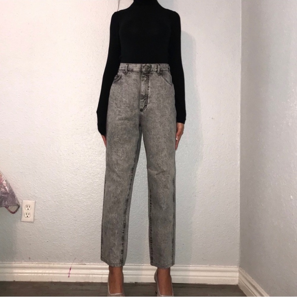 Vintage Lee Acid Wash High-Waisted Jeans. Size 30.